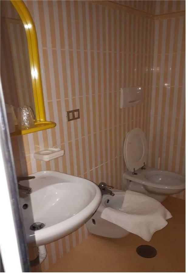 Hotel Stella Фолоника Екстериор снимка